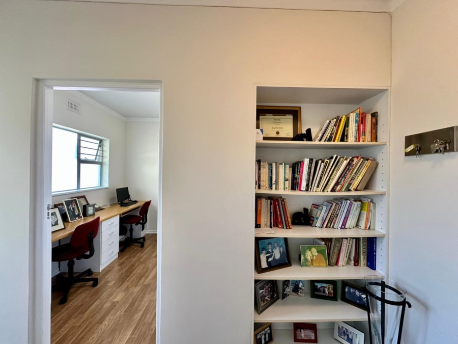 2 Bedroom Property for Sale in Sea Point Western Cape